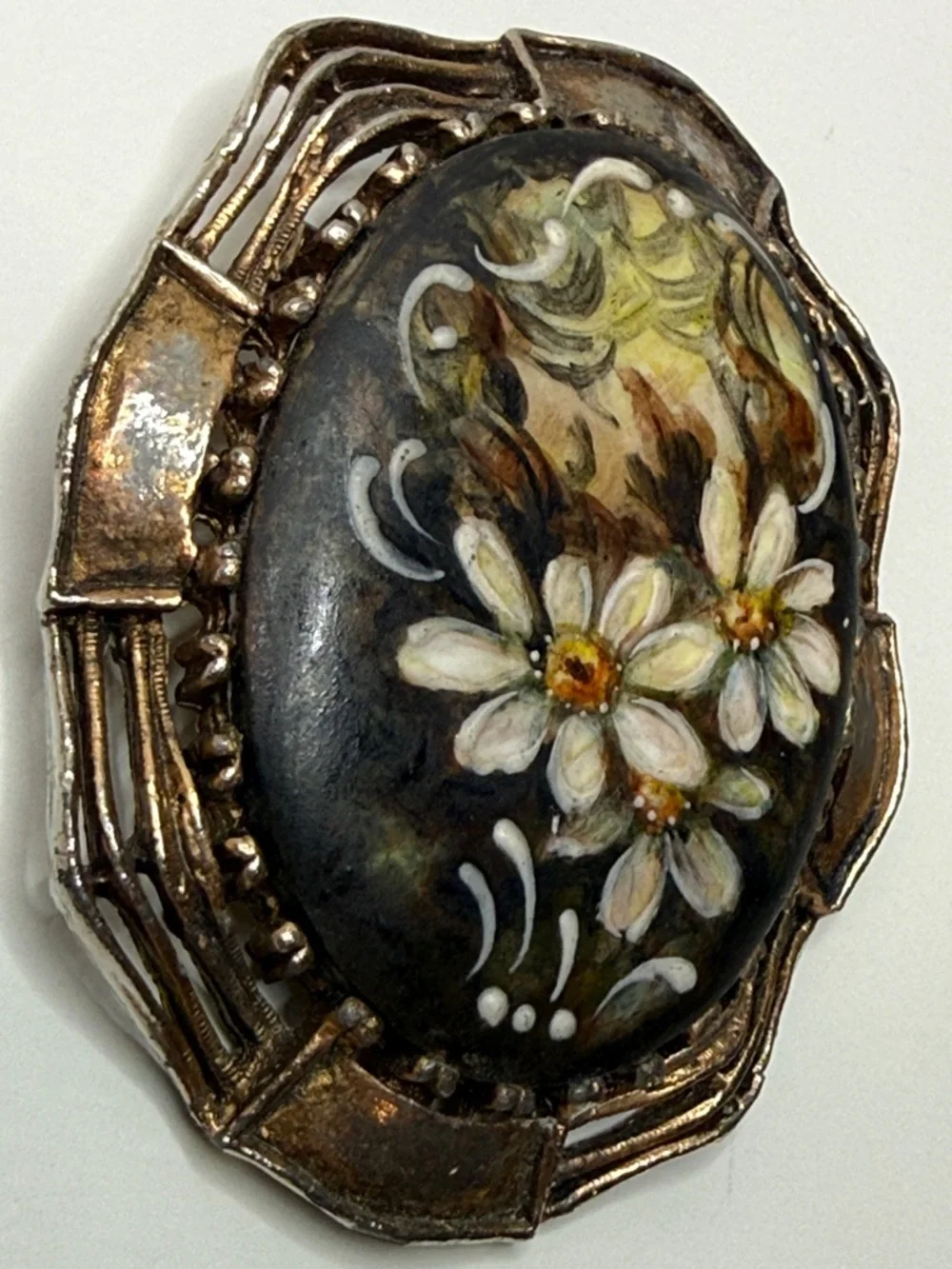 N/A oval brooch